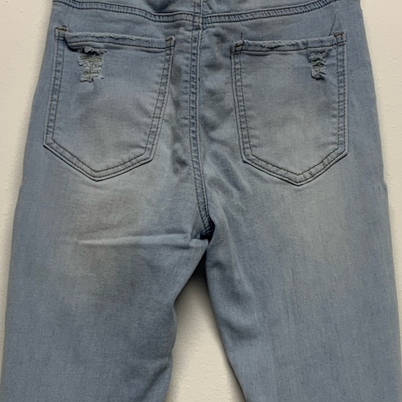 Almost Famous | Size 1 | Light Wash Distressed Ripped Skinny Jeans - Picture 6 of 10